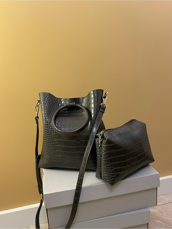 No brand Handbags - Black Croc-Embossed Women’s Tote with Pouch